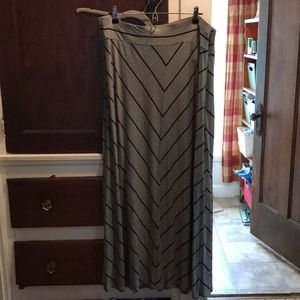 Super versatile Chevron pattern maxi skirt size 4X